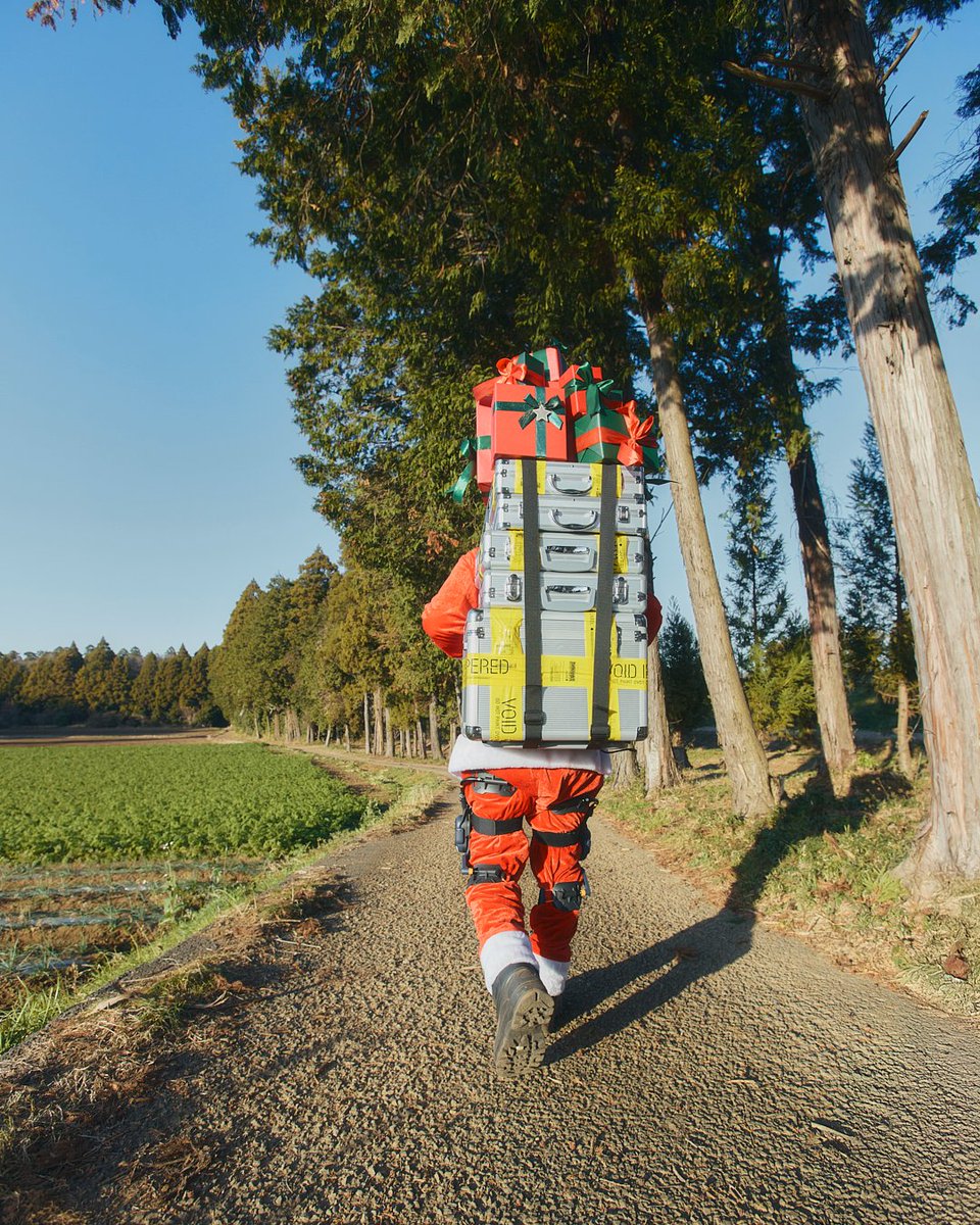 PlayStation_jp's tweet image. ⠀⠀サ  ン  タ
“伝説の配達人”、荷物を配達中👍👍👍

#クリスマス #DeathStranding2