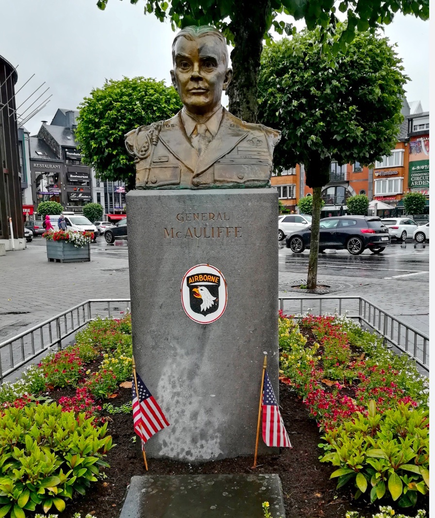 Jason_R_Burt's tweet photo. The General McAuliffe Monument in Bastogne. 🇺🇸

Nuts! 😎 https://t.co/wELljFy97Z