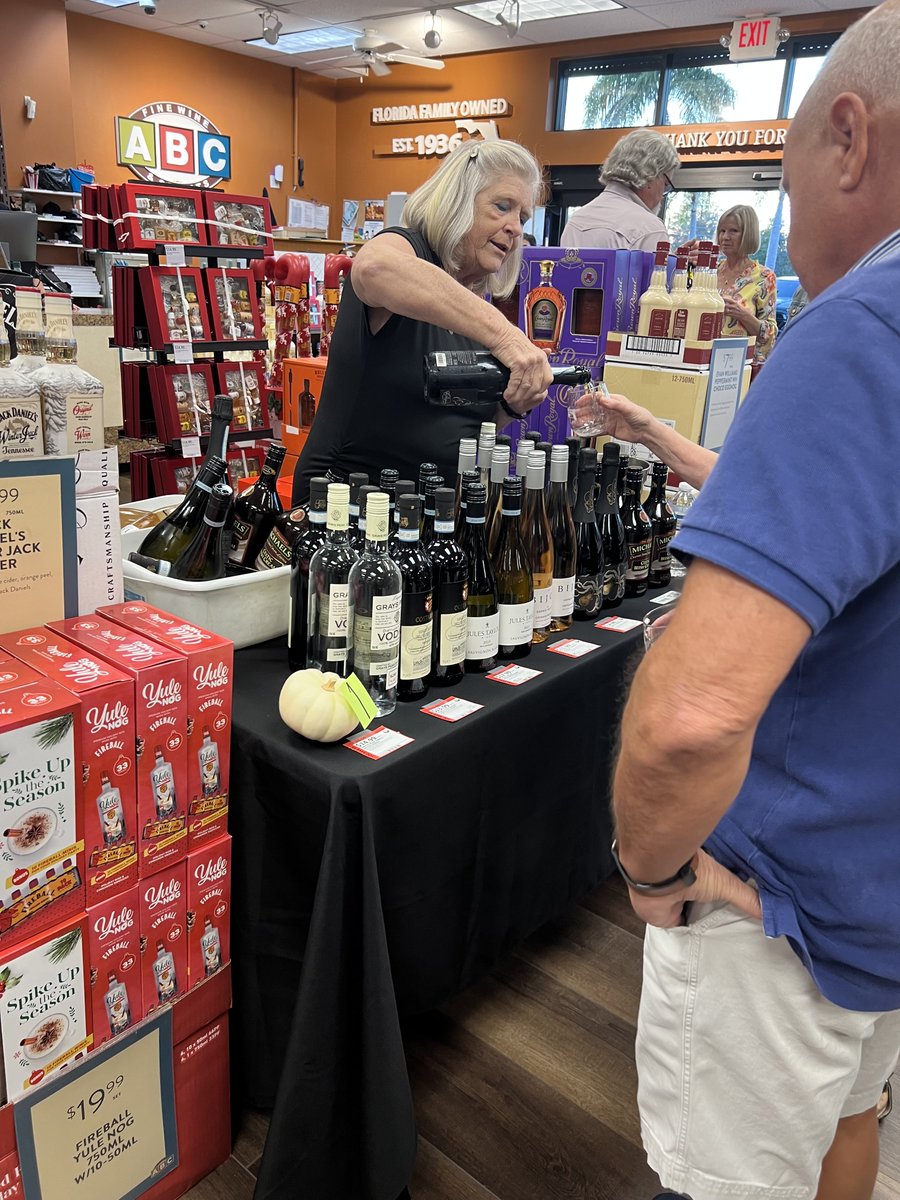 abcwinemarieg's tweet photo. I’m pouring wine at one of our tastings looking so tired. https://t.co/GfnzV4Q3Jo