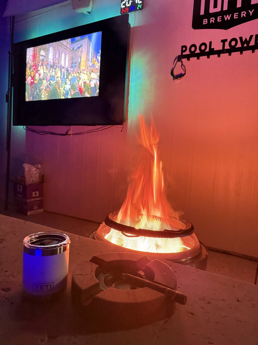 pedluna's tweet photo. End of season #Habanero #Cigar with a 21 @TheGlenlivet watching some Irish #buskin videos #GigEm #WaitTilNextYear #Slainte https://t.co/KVtQXF3A8T