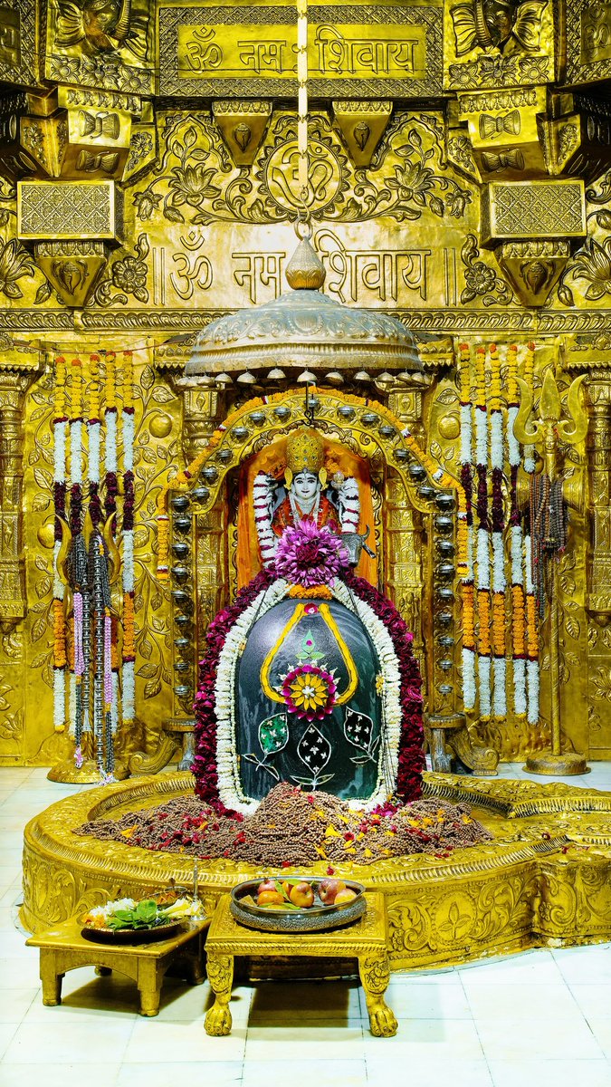 श्री सोमनाथ महादेव मंदिर,
प्रथम ज्योतिर्लिंग - गुजरात (सौराष्ट्र)
दिनांकः 23 दिसम्बर  2025, पौष शुक्ल तृतीया - मंगलवार
प्रातः श्रृंगार
12256861
#somnath #mahadev #shivji
#bhakti #somnathlivedarshan #SomnathTempleOfficial