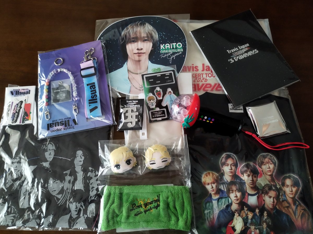 忘れかけていたワルツのグッズとツアーグッズが届いた🐯🍓 どれも