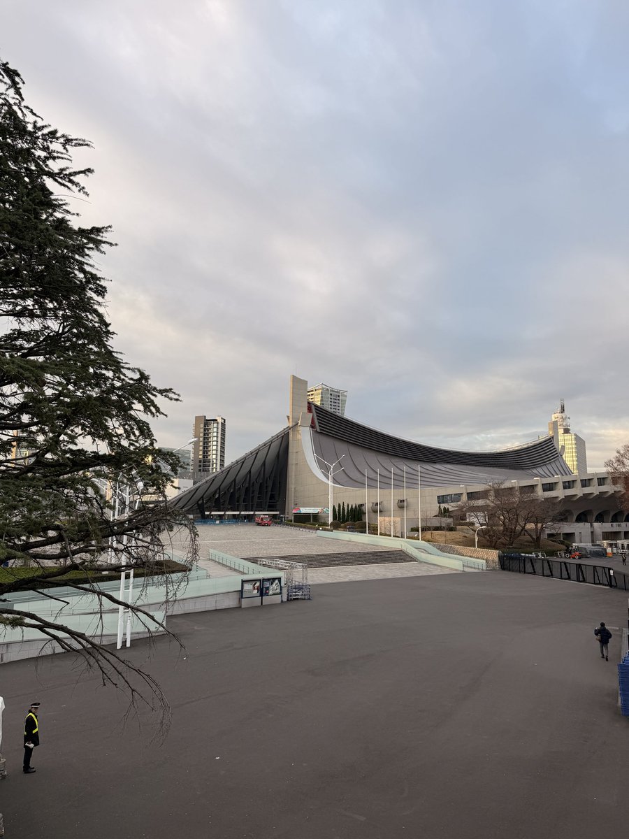 全日本2025
応援ありがとうございました！ショート後半グループや上手なジュニアの選手たちと滑るなどこの歳になっても新しい経験ができとてもありがたいなと感じています。
節目のシーズンの全日本でもありました。今後のことは決め切れてはいませんがまたこの舞台で滑れるよう頑張りたいと思います！