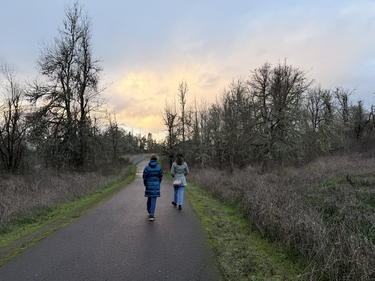 MarsHomestead's tweet image. Just co-hosted a wonderful Mental Health Check-In Space with friends today.

Shoutout to Will for leading with such care! 💙

He shared a powerful tip: 

Daily walks, get outside, and seek out blue (sky/water) or green.

Seeing these colors in nature helps our mental health and…