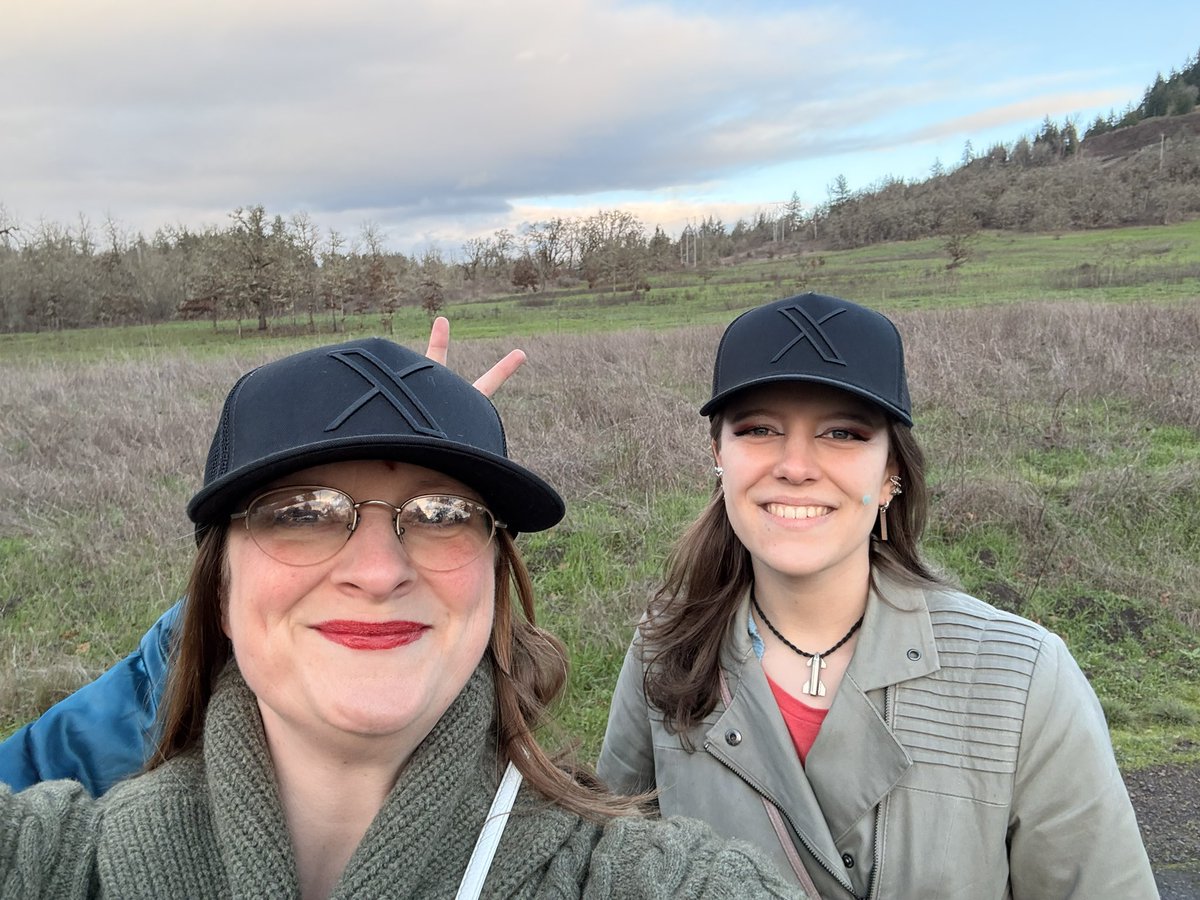 MarsHomestead's tweet image. Just co-hosted a wonderful Mental Health Check-In Space with friends today.

Shoutout to Will for leading with such care! 💙

He shared a powerful tip: 

Daily walks, get outside, and seek out blue (sky/water) or green.

Seeing these colors in nature helps our mental health and…