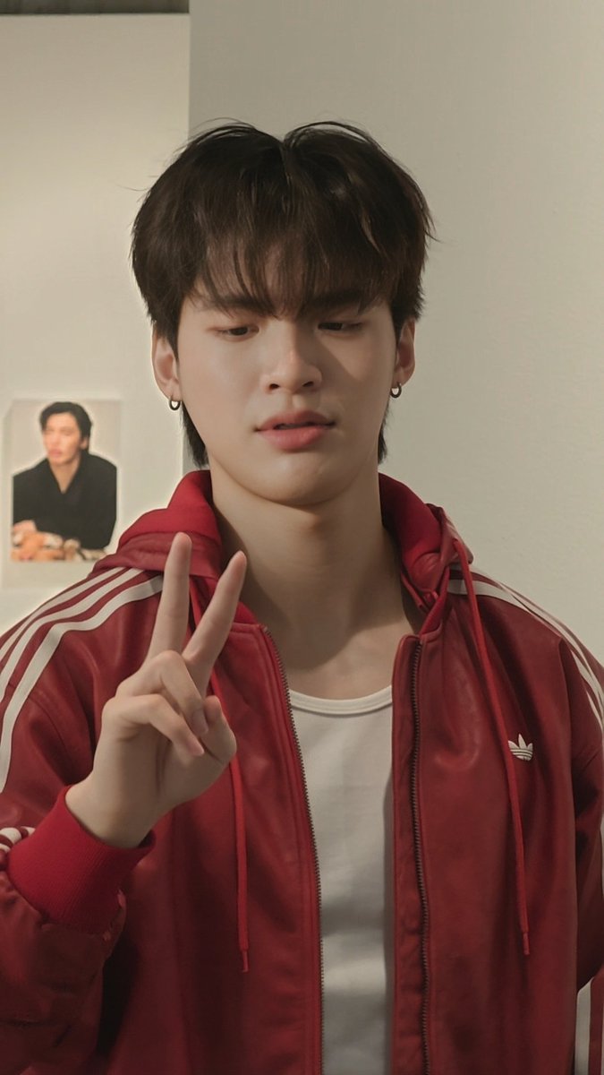 Fantingting1207's tweet photo. 1.❓
2.✌🏼
3. su~
4. su! 
@pondponlawit1
@PondPOfficial

#ShadesOfDreamExhibition
#Pondponlawit 
#Piecesofponlawit https://t.co/0SmXLiZYVF