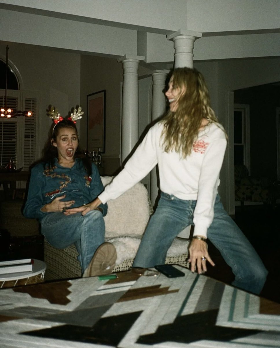 miley cyrus archive tweet media