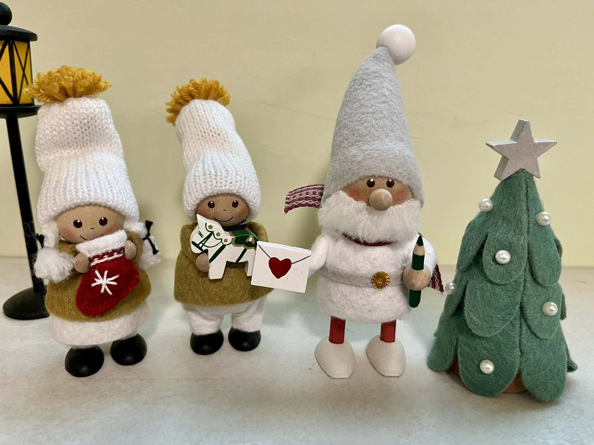 Merry Christmas and happy holidays! I wish you all the joy and love in the world, and many more of RA’s shows, plays, books, audiobooks, book tours, public appearances…etc. I wish for a world where everyone treats others with kindness. ❤️
