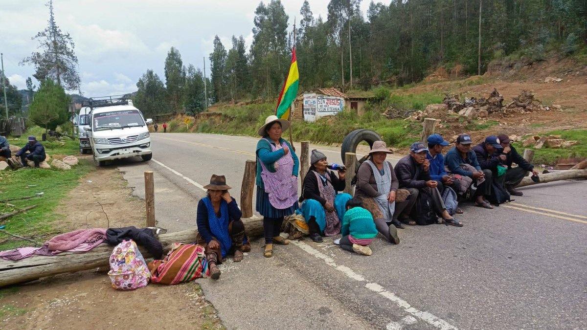 Bolivia’s indefinite general strike against neoliberal austerity measures began today.

Mass marches are underway in the cities, and rural workers have blocked all major highways by erecting barricades on roads across their regions.