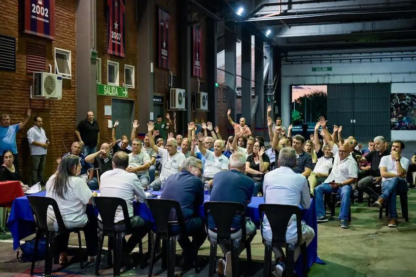 🗳️ El UNO x UNO de lo que votó cada Asambleísta de #SanLorenzo

Matos/ Costantino
Ulises Morales / Costantino
Cianni/Lammens 
Romano (periodista)/Costantino
Carreira/Lammens
Soloa/Lammens
Pereira/Lammens 
Vaccaro/Lammens
Corti/Costantino
Tubio/Lammens 
Morello/ Abstension