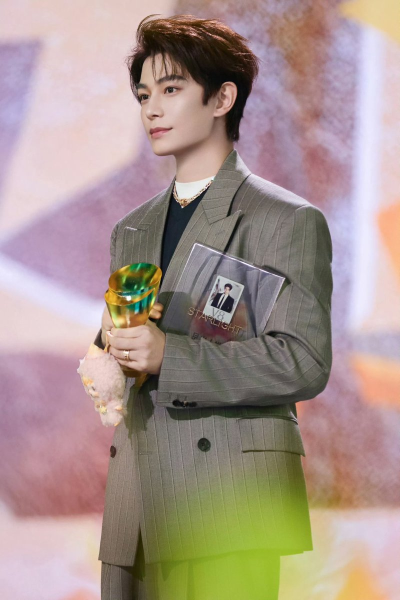 dingyuxibrasil's tweet photo. [📸] 22.12.25 | Atualização do estúdio de #DingYuxi no Weibo. 
(1/3)

"Obrigado por todo o amor e apoio que atravessaram montanhas e mares!"

#ติงอวี่ซี #DingYuxi #丁禹兮 #정우혜 https://t.co/bANOpfJUVf