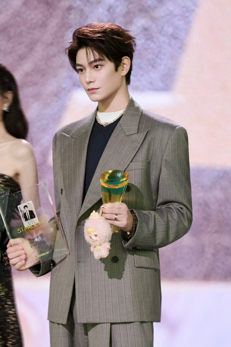 dingyuxibrasil's tweet photo. [📸] 22.12.25 | Atualização do estúdio de #DingYuxi no Weibo. 
(2/3)

#ติงอวี่ซี #DingYuxi #丁禹兮 #정우혜 https://t.co/Sar7l4mOrl