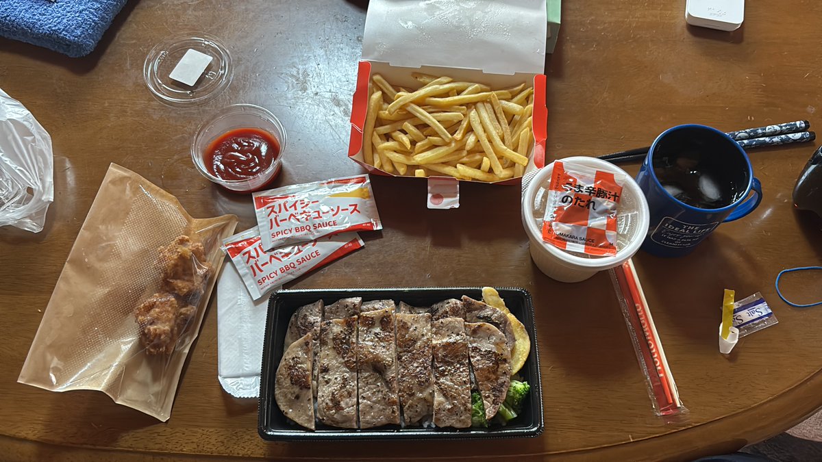 PSO2LOV45's tweet image. 不審者の外食(´□-□)
久しぶりのほっとでもっとな弁当ザマス