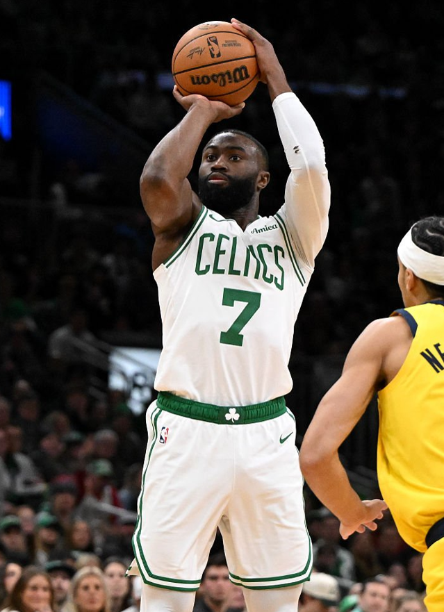 50NuancesDeNBA's tweet photo. JAYLEN BROWN CE SOIR :

31 POINTS À 44%
9 REBONDS
2 BLOCKS
LA WIN FACE AUX PACERS ✅
17ᵉ MATCH À 30+PTS CETTE SAISON ✅
UN QT4 DE PATRON...AVEC 14 PUNTOS ✅

LES REMPLAÇANTS ONT RELANCÉ BOSTON, ET JB A TERMINÉ INDIANA 😤

LES CELTICS PASSENT EN [18W-11L] ☘️ https://t.co/mTPCjbtFOe