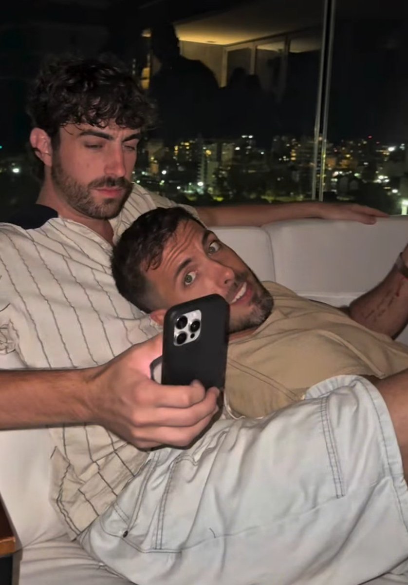 Y que los otros sigan llorando y hablando pavadas mientras tanto mi padre está así y aguante batuli 💋 #apostoles