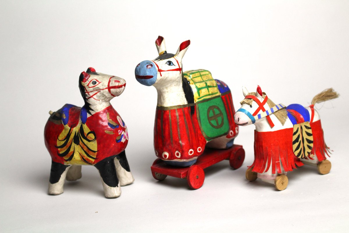 新春のテーマ展「馬の郷土玩具」(会期～2026年3月31日(火)まで)を開催