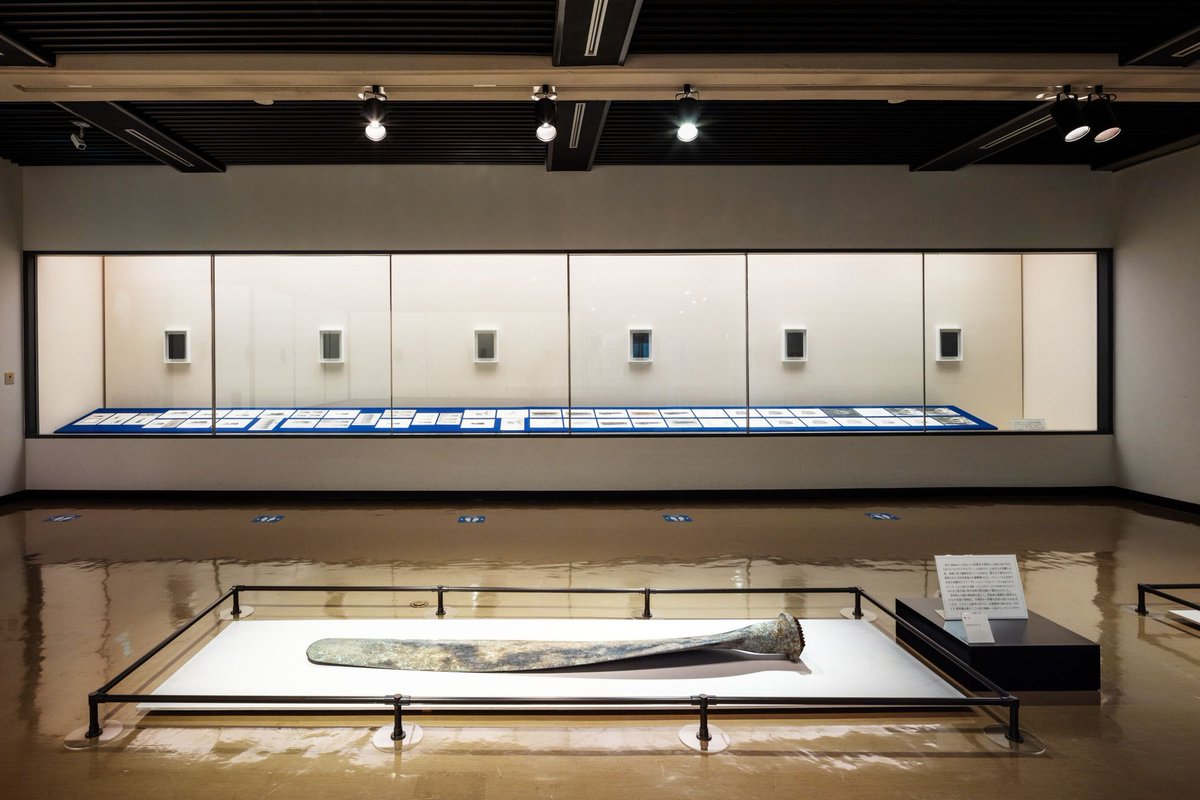TokyoArtBeat_JP's tweet photo. 【2025年ベスト展覧会】
大槻晃実（芦屋市立美術博物館学芸員）が選ぶ3展 
https://t.co/CeZheUkO3z 
年末特別企画として、有識者の方々に2025年にもっとも印象に残った展覧会を3つ挙げてもらった。選んだ理由や今年注目したアート界の出来事についてのコメントと併せてお届する。 https://t.co/DJfBkUi3Cq