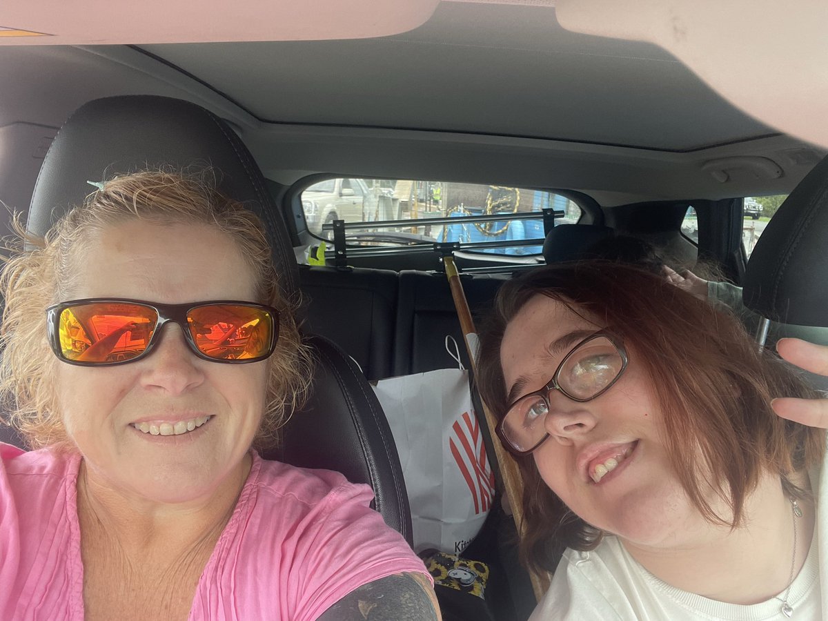 Julie Parnell tweet media