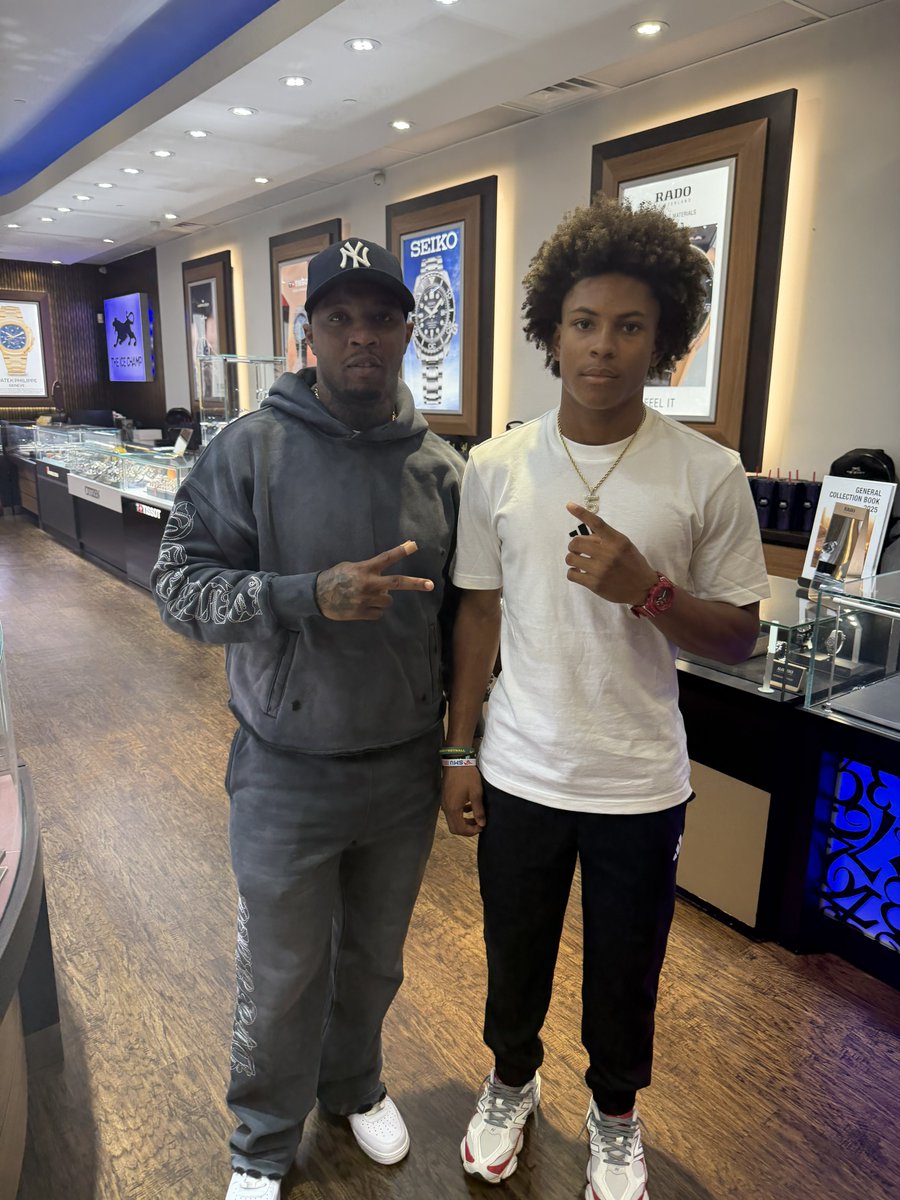 ShawTrysten's tweet image. Great meeting Tavon Austin today at the mall..Cold highlight film ⚒️🫡

SENIOR Season spring work with @SkysTheLimitWR loading!

 @JColemanFB @ericstephens24 @CoachLoy_ @CoachToler @UCLAFootball