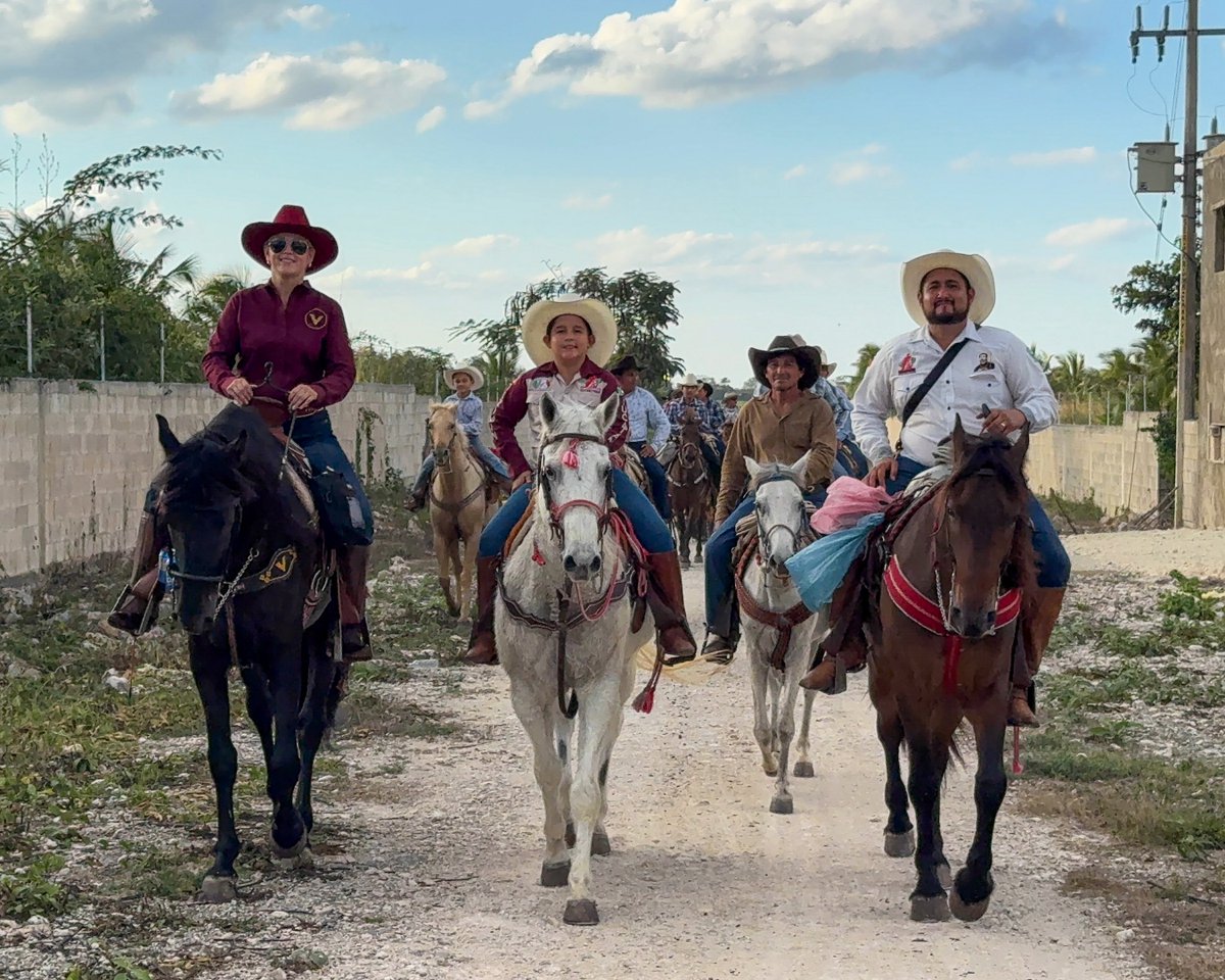 veronicacamino's tweet image. ¡Arre Lulú desde la #Cabalgata de #Sucilá – #Espita! 🐎 

Volvimos a recorrer una de las cabalgatas más emblemáticas de Yucatán, que celebra ya su 20ª edición.

Agradezco la invitación de las y los amigos de Sucilá a Caballo, que impulsan esta cabalgata para que cada vez más