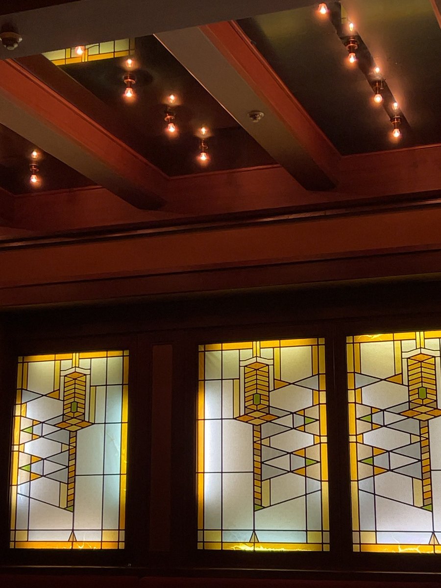 ステンドグラスがいいねここ #モーニング #喫茶店