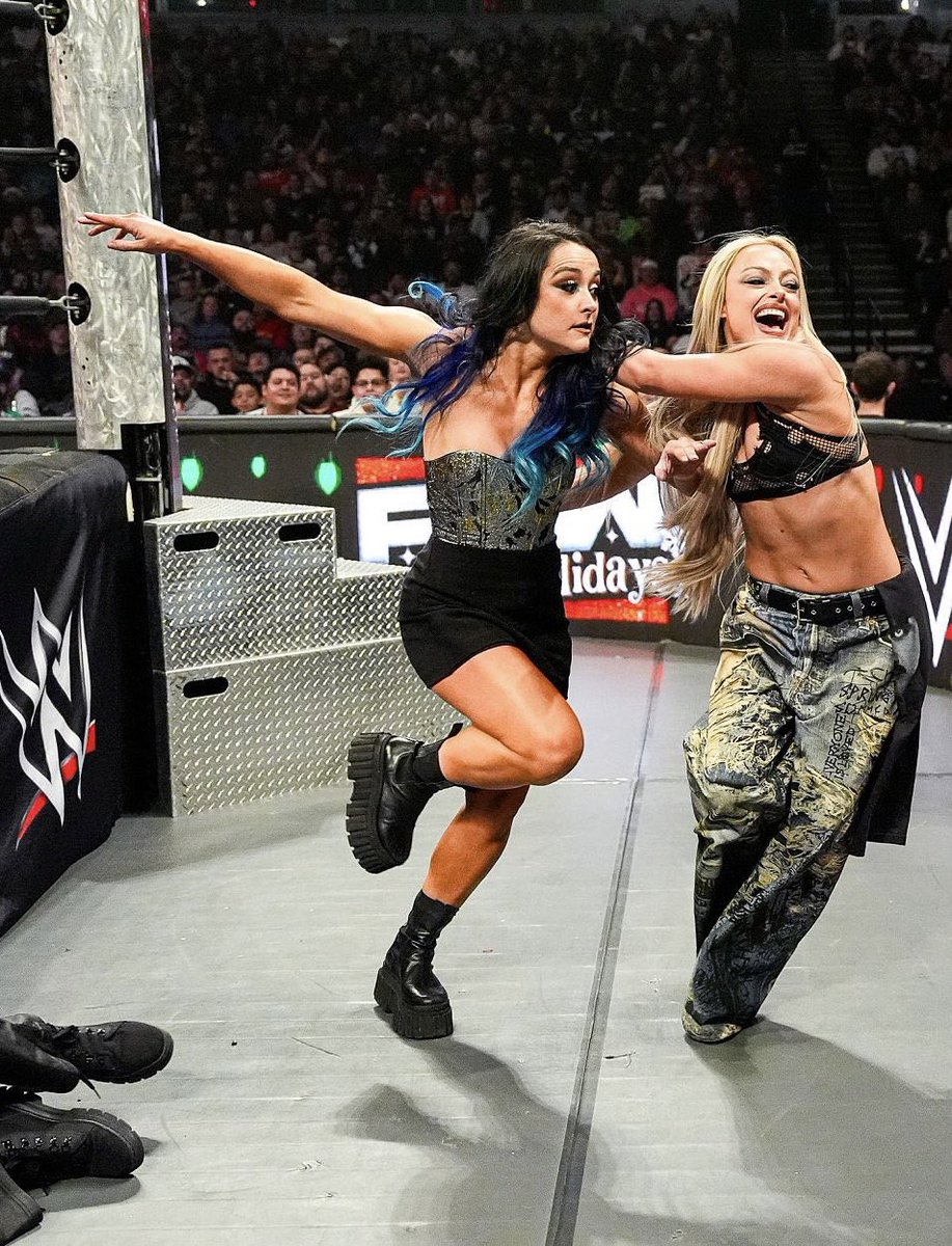 LivsAnarchy's tweet photo. Liv: You’re a bird right? 

Lyra: yeaaaa why?

Liv: get ready to spread those wings and fly. https://t.co/fBAoChyi12