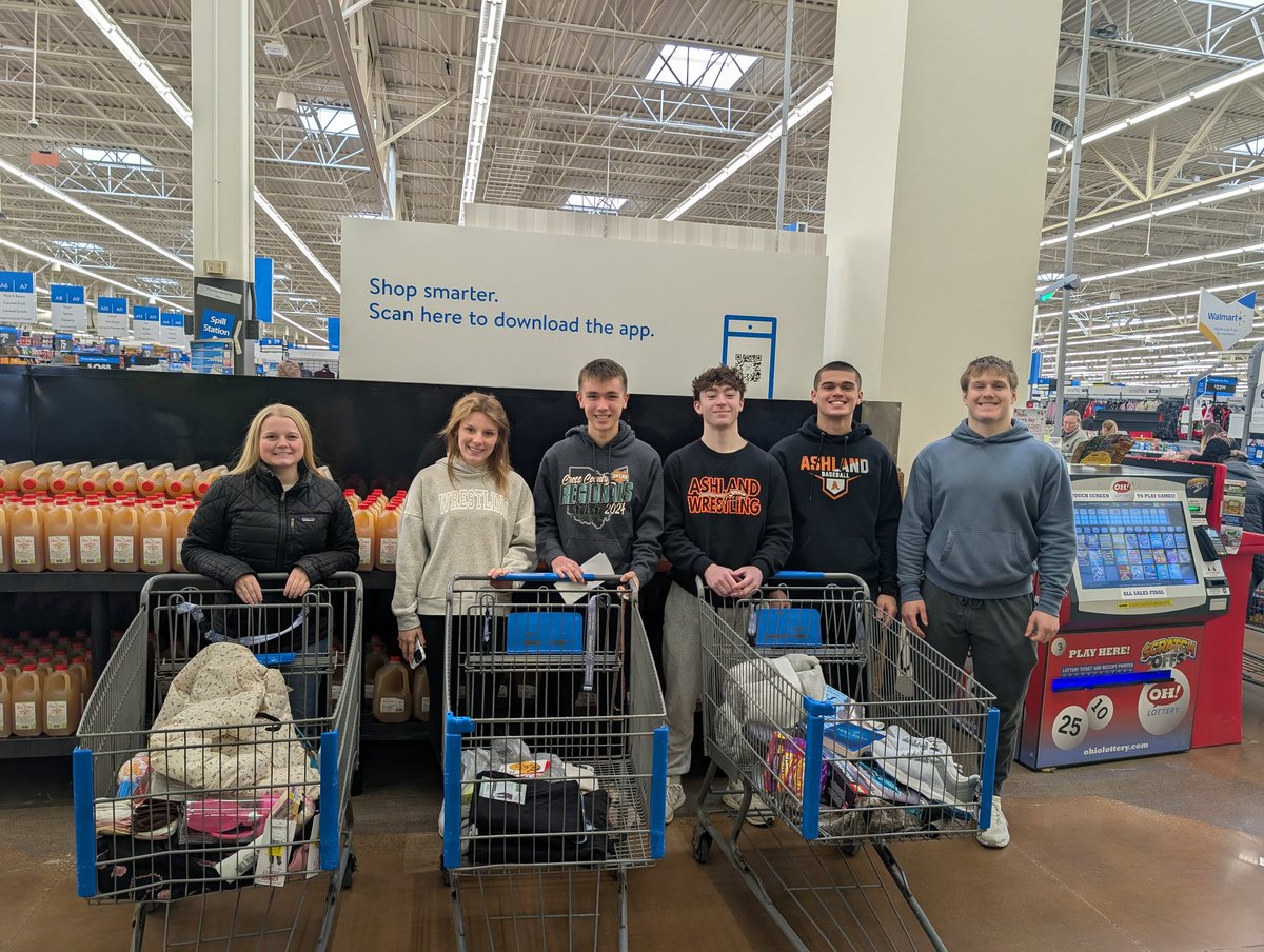 ArrowsAD's tweet photo. The tradition continues.. Thank you to these members of Arrow Inner Circle for shopping today!Members of this athletic leadership group raise money to adopt a family for Christmas every year! https://t.co/tMkYiwABEg