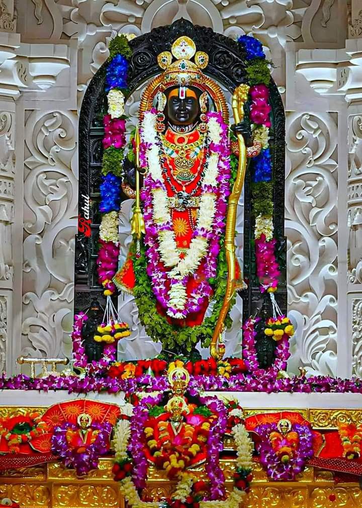 नाम जिनका राम है,अयोध्या जिनका धाम है,
ऐसे रघुनंदन के चरणों में मेरा कोटि कोटि प्रणाम है।🙏🏻

।।_ सनातन धर्म ही सर्वश्रेष्ठ है _।।

🚩__ #जय_सियाराम __🚩
#सुप्रभात_वंदन 🥀🥀