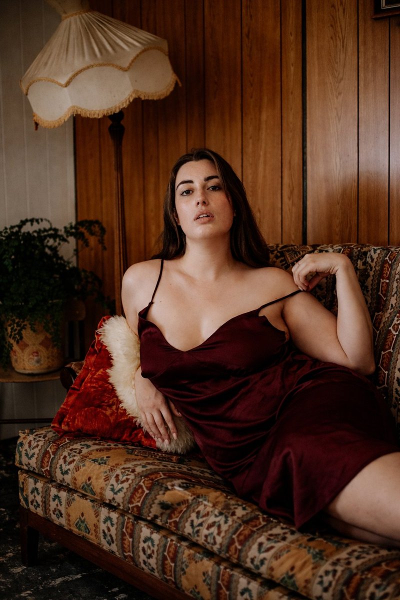 meng_dagg695's tweet image. She’s not posing. She’s listening.

Created by using ChatGPT image 1.5
Prompt :-

{
  "canvas": {
    "width": 1200,
    "height": 1200,
    "aspect_ratio": "1:1",
    "orientation": "square"
  },
  "scene": {
    "setting": "vintage indoor living room",
    "era_style": "1970s…