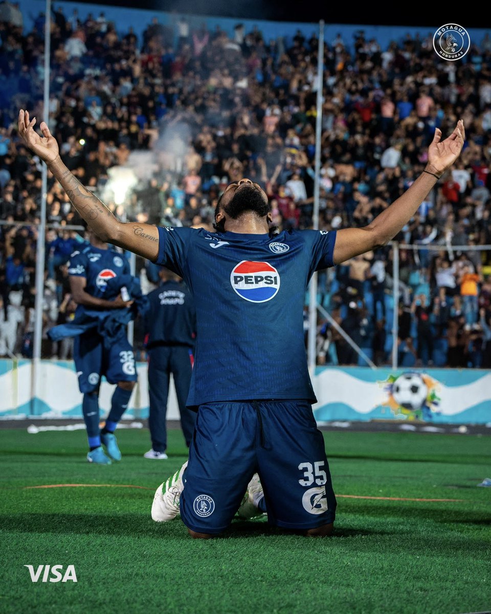 MOTAGUAcom's tweet photo. 🔙 Hace exactamente un año la ansiada copa 19 llegaba a casa. 🏆 

Recordando el pasado con la certeza de que triplicaremos esfuerzos para volver a lo más alto. Siempre juntos, siempre con el azul profundo. 🦅 https://t.co/IY10dakBhy