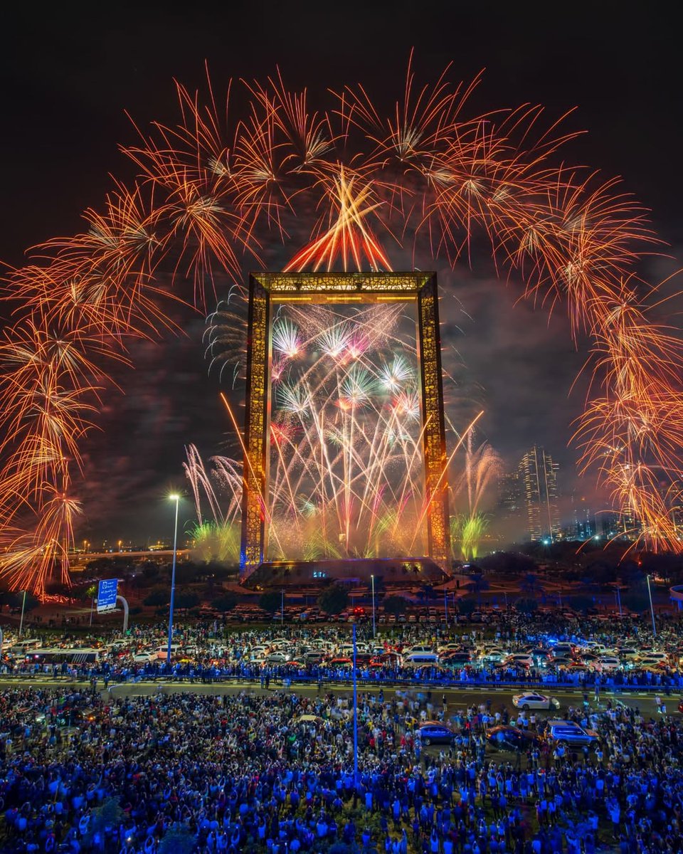 Dubai's world-famous New Year's Eve celebrations are legendary for a reason! 🎆
Where will you ring in 2026 from this year? 

📸 emarati.83
#VisitDubai #NYE2026