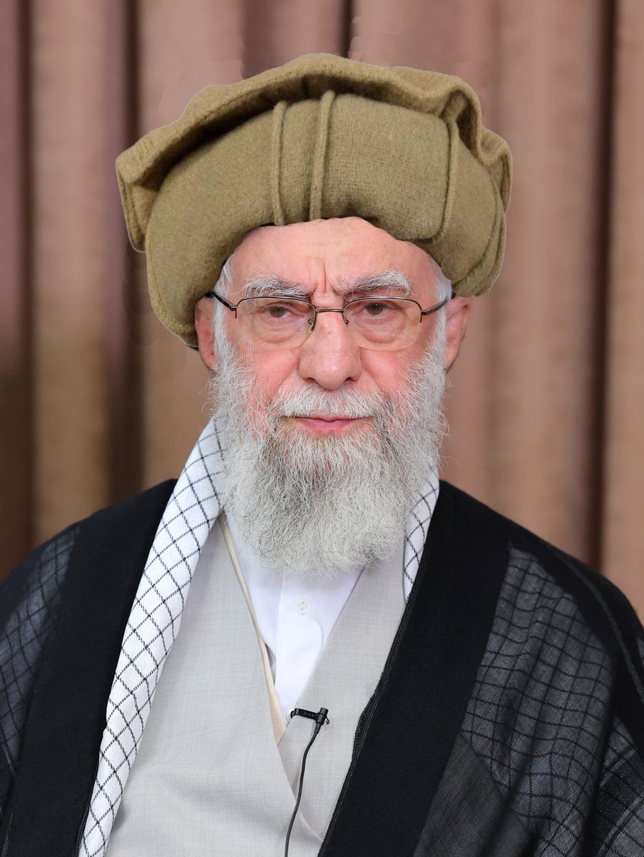 XerexesRay's tweet image. شــــــــــــد #جمهوری_عسلامی به پا
که هم دین دهد هم دنیا به ما !!!!!!!!!!!!!!!!!!!!!!!!!!!!!!!
ما رکوررررد زدیم!
#آیت_الله_خامنه_ای : ما رکوررررد زدیم! ما نزدیک قله هستیم!
رفتن به قله خار دارد سنگلاخ دارد اما همه اش برای مردم است!
ما با هلی کوپتر روی قله مینشینیم! 🤣🤣🤣🤣🤣