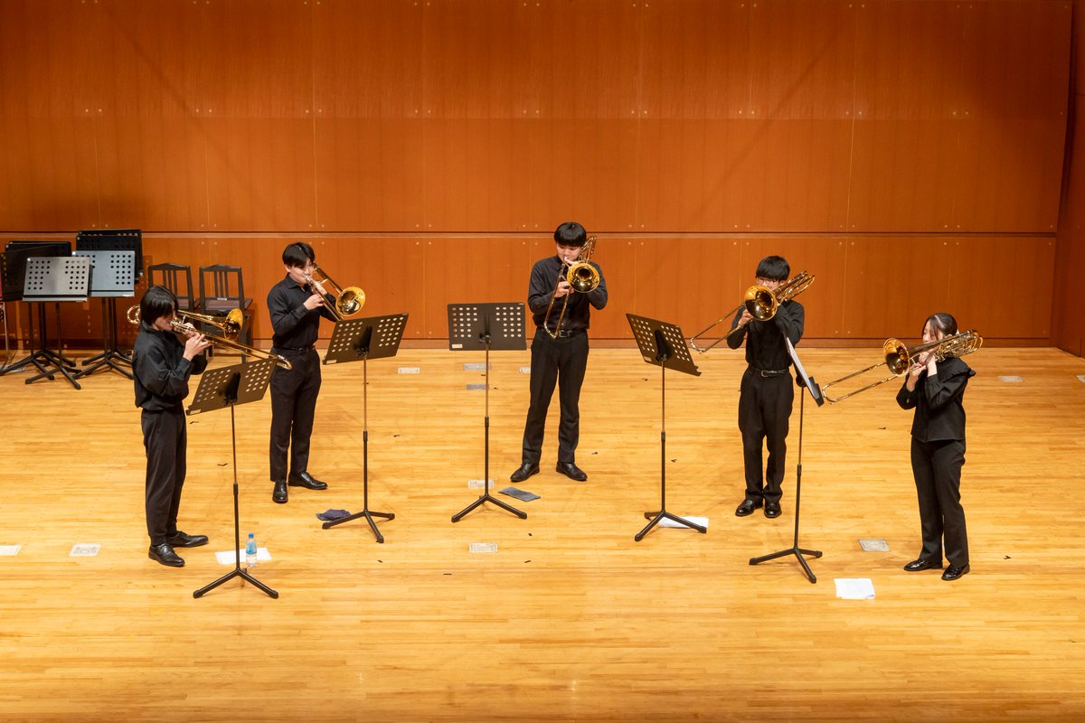 Merry Christmas🎅✨
管弦打楽器学科は室内楽発表会を終え、冬休みに入りました❄
授業で学んだ成果を存分にホールで発表することができました。
先生方もご講評ありがとうございました☺️
shobi.ac.jp/wind/