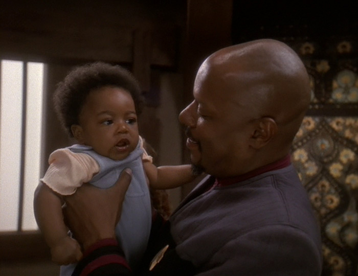 JanelleWaz's tweet photo. Dad Sisko is taking over. #DS9 #ChildrenOfTime #allstartrek https://t.co/FlJcGfdxtP