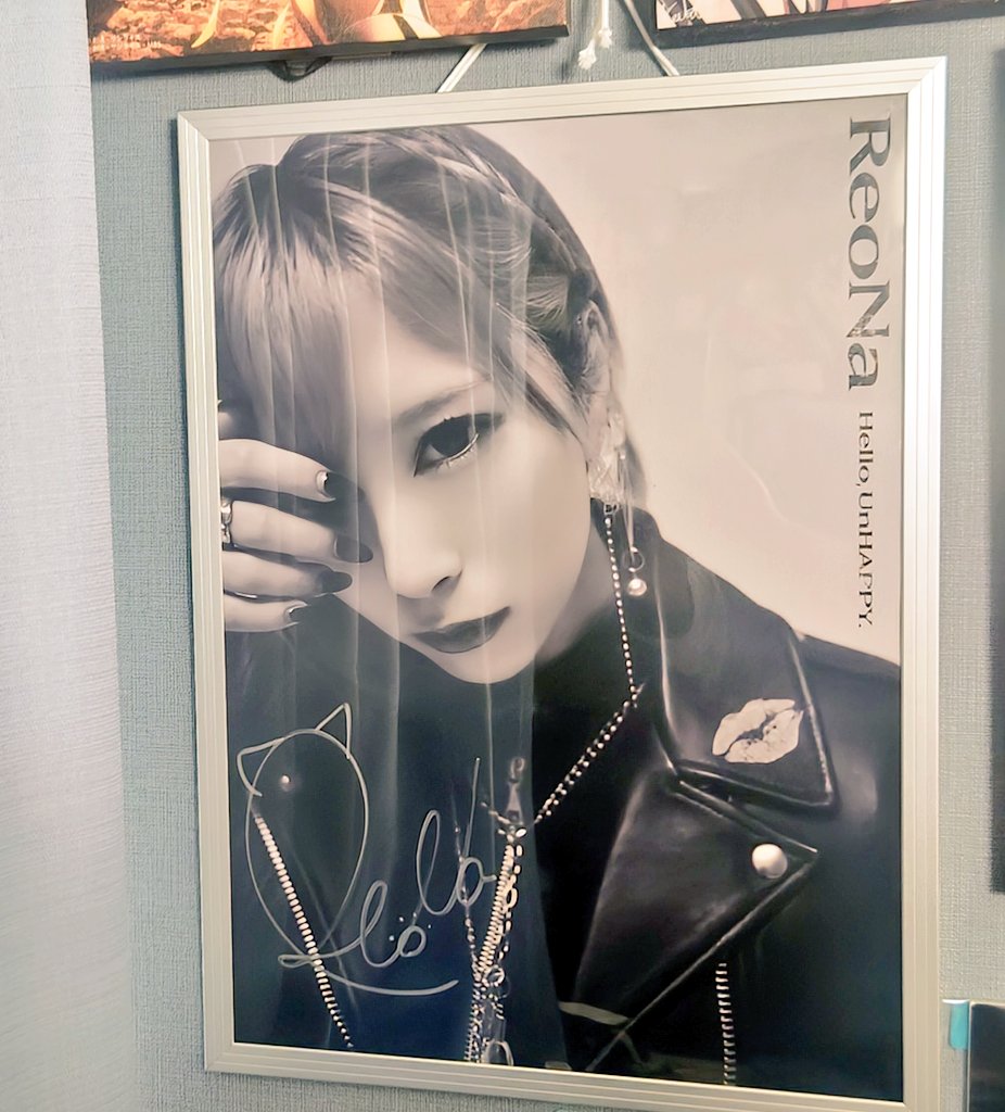 ReoNa 発売日当日の日付入り‼️直筆サイン入りポスター「Null」 ReoNa Null 直筆サイン入りポスター - メルカリ