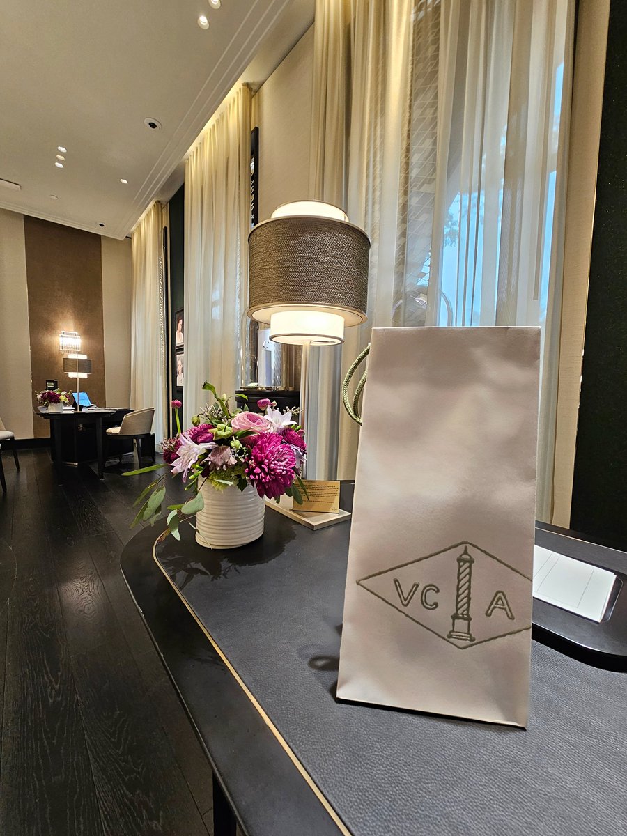 💙✨️A long lunch with a darling, followed by a quiet detour to <a href="/vancleefarpels/">Van Cleef & Arpels</a>...

RSVP: My Bio/Site