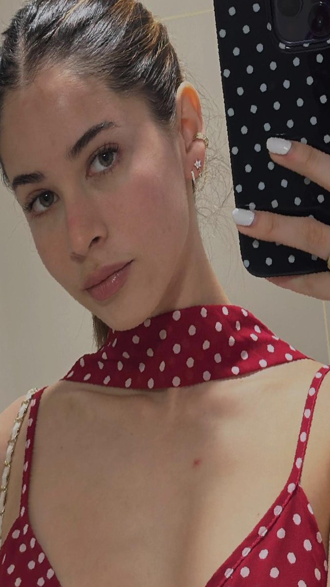 zoefield27's tweet image. Woke up feeling cute might delete later who knows 💖