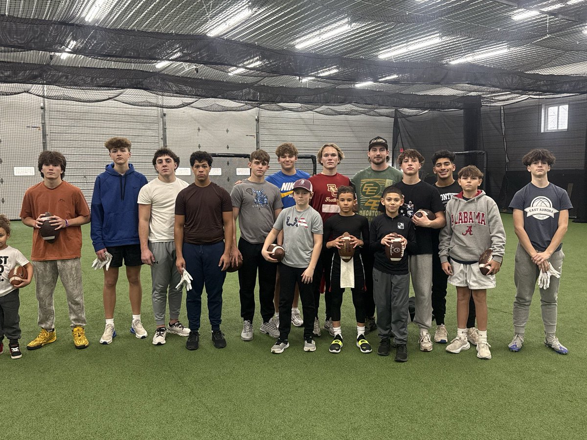 MasonAndersonQB's tweet photo. Got some work in on Sunday with @coach_kinder and he brought @iamcolesnyder out. Watching a professional QB throw and drop knowledge during the same workout we are all doing is amazing. 

@DerendaJr @JacksonGrey_8 were spinning it and my teammates @quarantello01 @domceccarelli5 and @owenkoziol3 showed up to catch passes and work on their craft. 

@QBHitList @QBUniverseQBU @LITMINC @dylanmcduffie8 @WNYAthletics @wny_football @WR_COACH_O @NxgnCamps @mfarrellsports @TheQBEngineer @WSWWarhawks @RivalsHS @Andy_Villamarzo