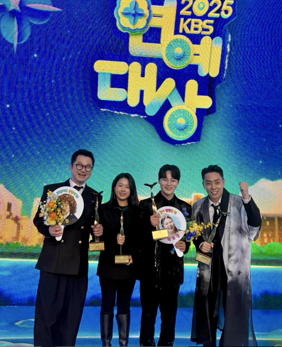 Eunkulele's tweet photo. 축하드립니다. Congratulations!
2025 KBS 연예대상 Entertainment Awards #은지원
4 wins for 살림남

cr. pyunpd ig https://t.co/kCVVaWuUV5