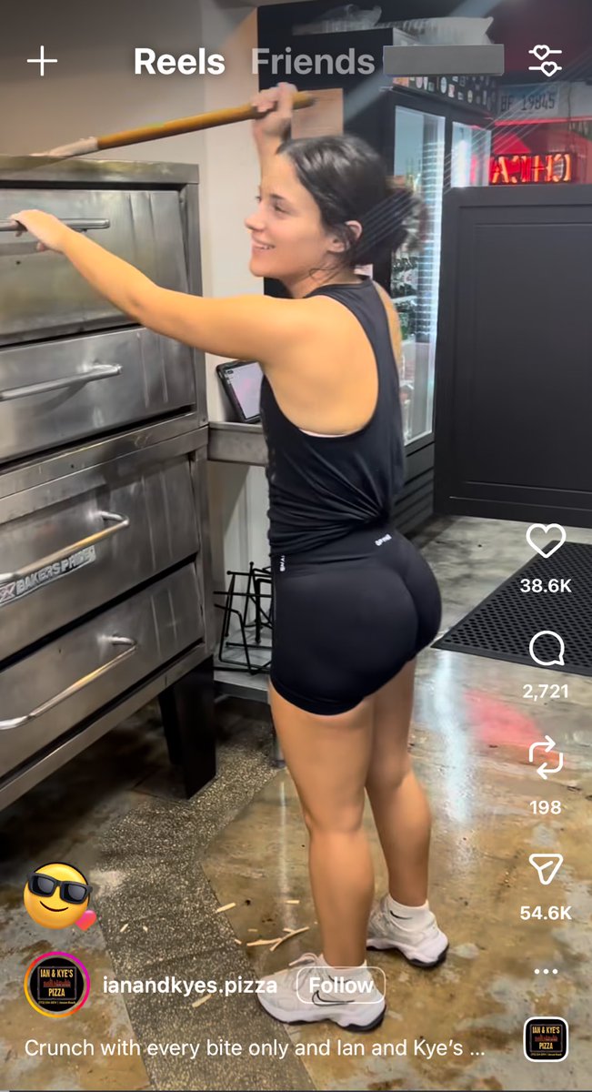 voddysodas's tweet image. She could burn my pizza to a crisp and I’d still tip 200% and go back the next day