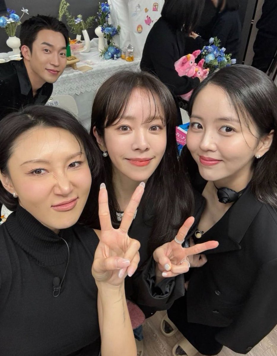 아름다운 여자들의 만남
Feat. 이상이님ㅋㅋㅋㅋㅋㅋㅋㅋㅋㅋ
#KimSoHyun #Pinggyego #김소현 #한지민 #화사 #이상이 #핑계고 #핑계고시상식