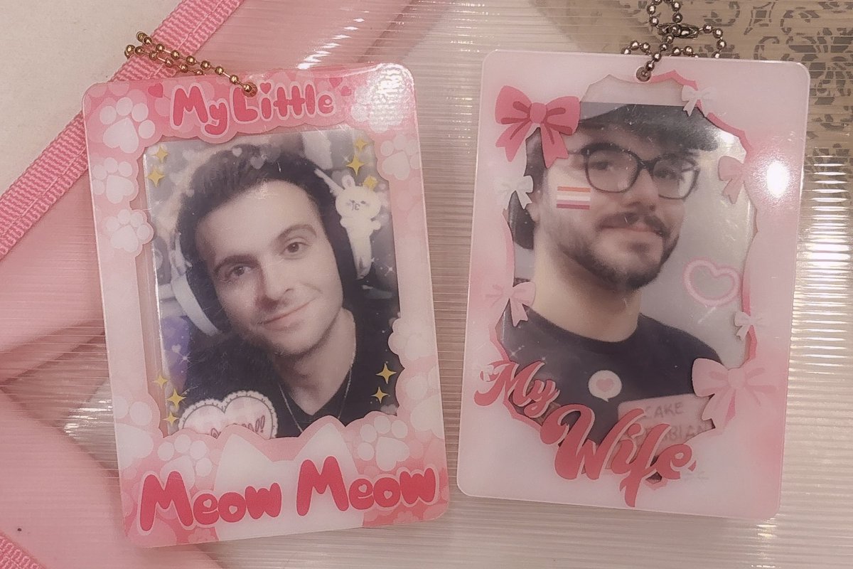 MorganiteXOXO's tweet photo. thank you for spending a whopping 4 hours of your day with me 🥺

i wound up forgetting to talk about sunday of twitch con- i was lucky to meet @glassesjournal who suggested i share my @RayNarvaezJr and @Nagzz21 photo cards ✨🎀🐾 https://t.co/gqJR3Iojif
