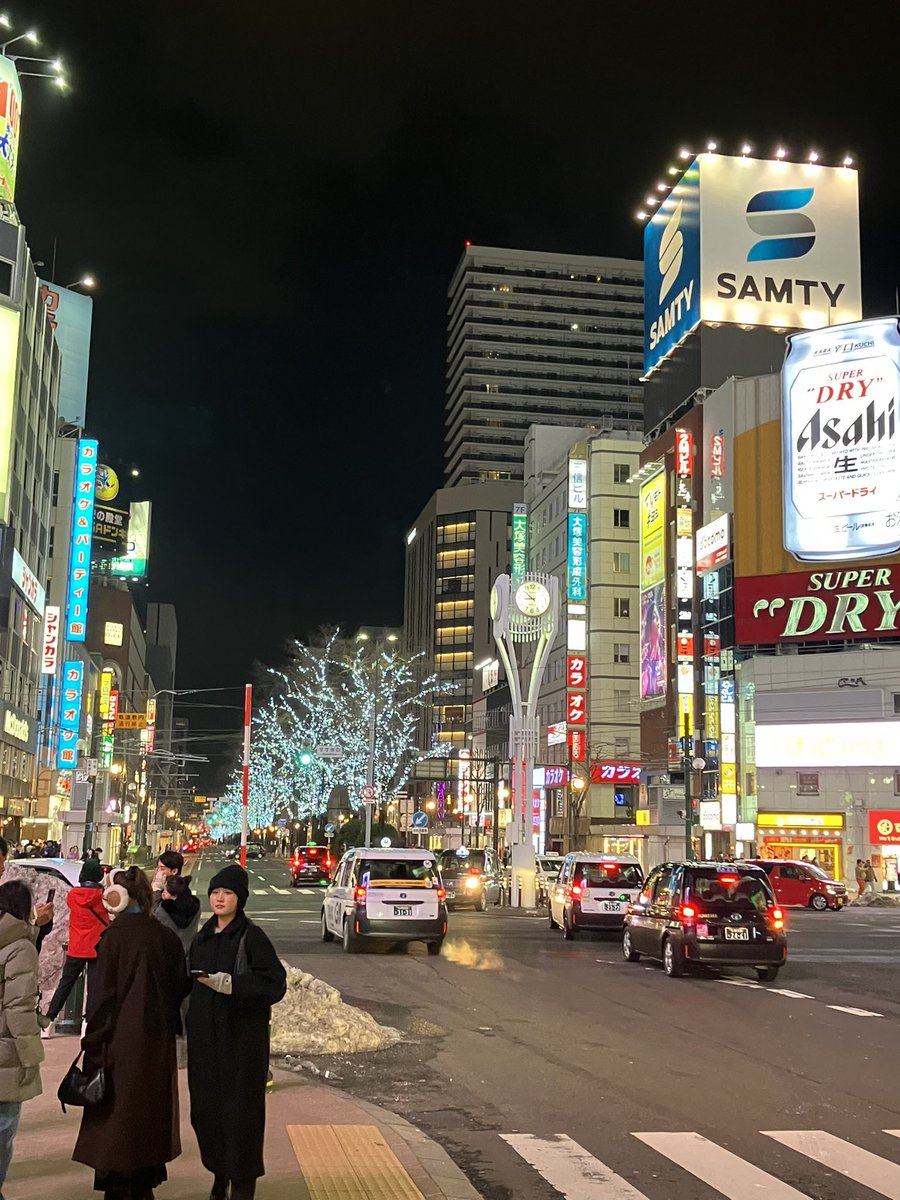 murasa19's tweet photo. 北海道旅行2日目は定番な札幌の時計台とラーメン横丁とサッポロビール工場へ🤭
やたら外国人(特に中国人？)多かったけど流石人気観光地やな🤣 https://t.co/vdQf1WyrZ3