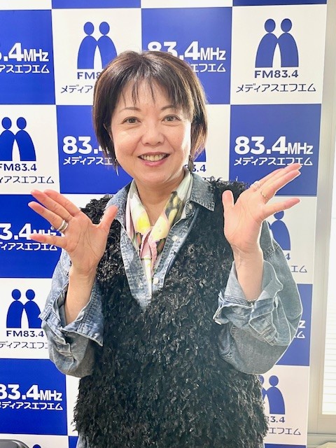 ／
12月23日(火)の
RAGION☆レインボー 
＼

▼出演　
#今井由紀子

▼時間
13:00〜16:00

▼メッセージテーマ
「年末・クリスマスらしいことしてますか？」

▼らじおん☆川柳
今週のお題「ケーキ」🎂🎄✨

▼宛先✉
HPメッセージ投稿枠から！
medias.fm/request/