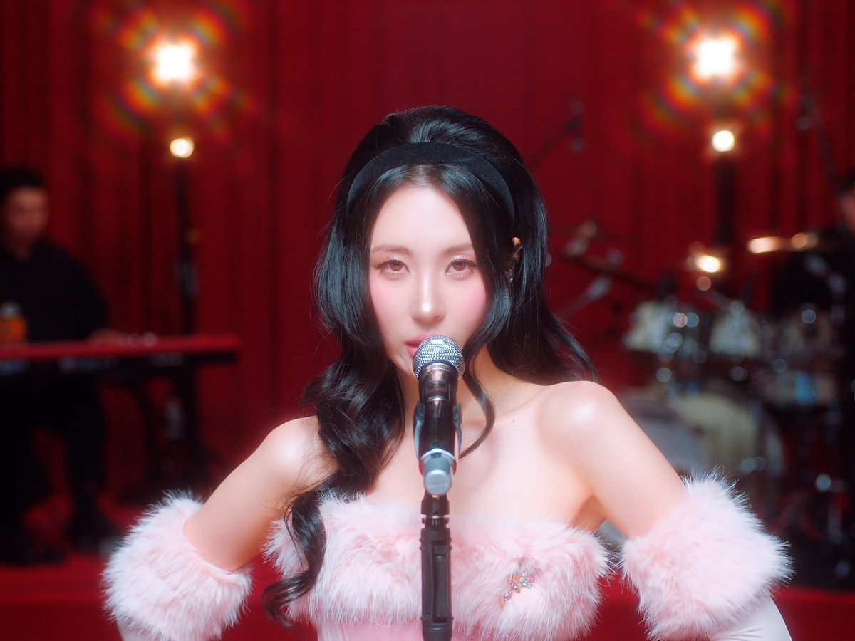 [VIDEO]

선미(SUNMI) '미니스커트' Special Film (Band Ver.)
🔗 youtu.be/JlfHn9nsfbg

#선미 #SUNMI
#HEART_MAID
#미니스커트