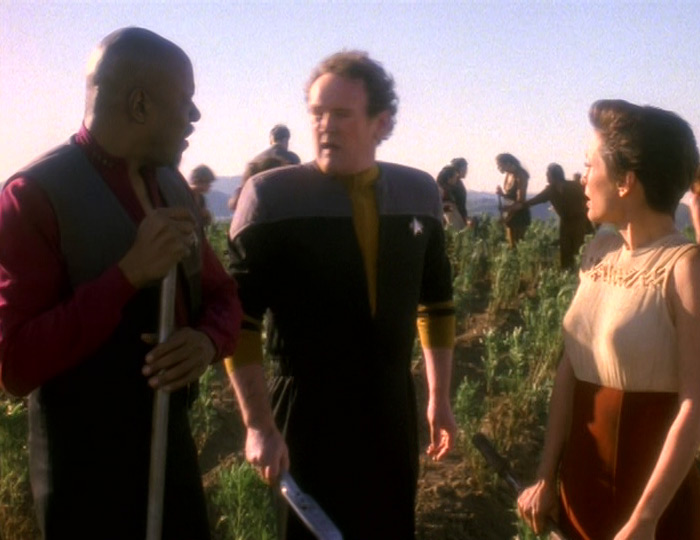 JanelleWaz's tweet photo. You don't have to be lonely at FarmersOnly (dot) com! #DS9 #ChildrenOfTime #allstartrek https://t.co/SmF2Wk2Egg