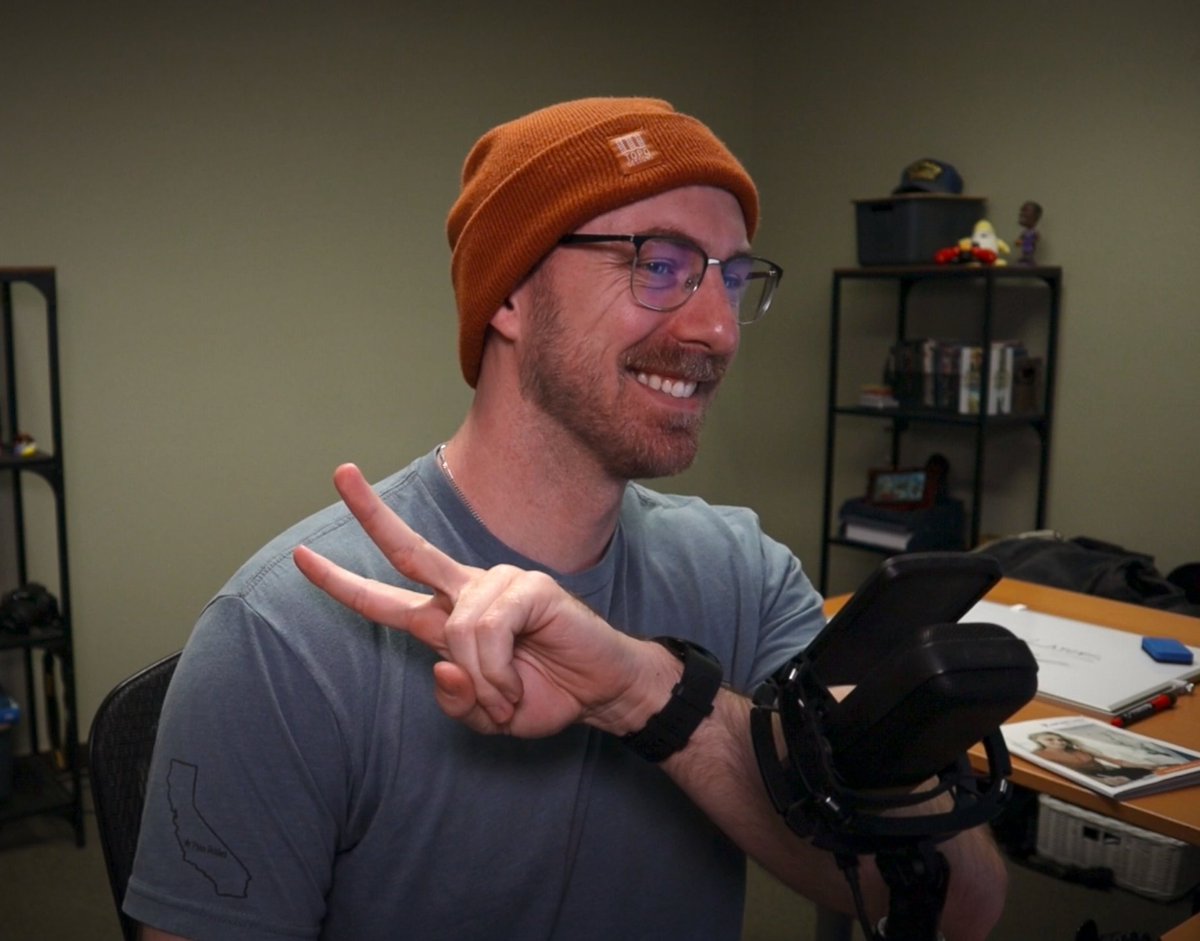 B_randon tweet media