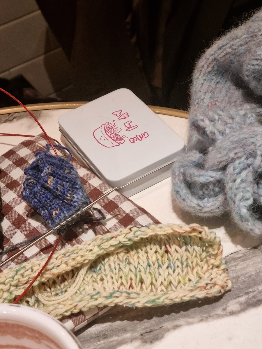 어제 친구들이랑 만나서 카뜨했어열