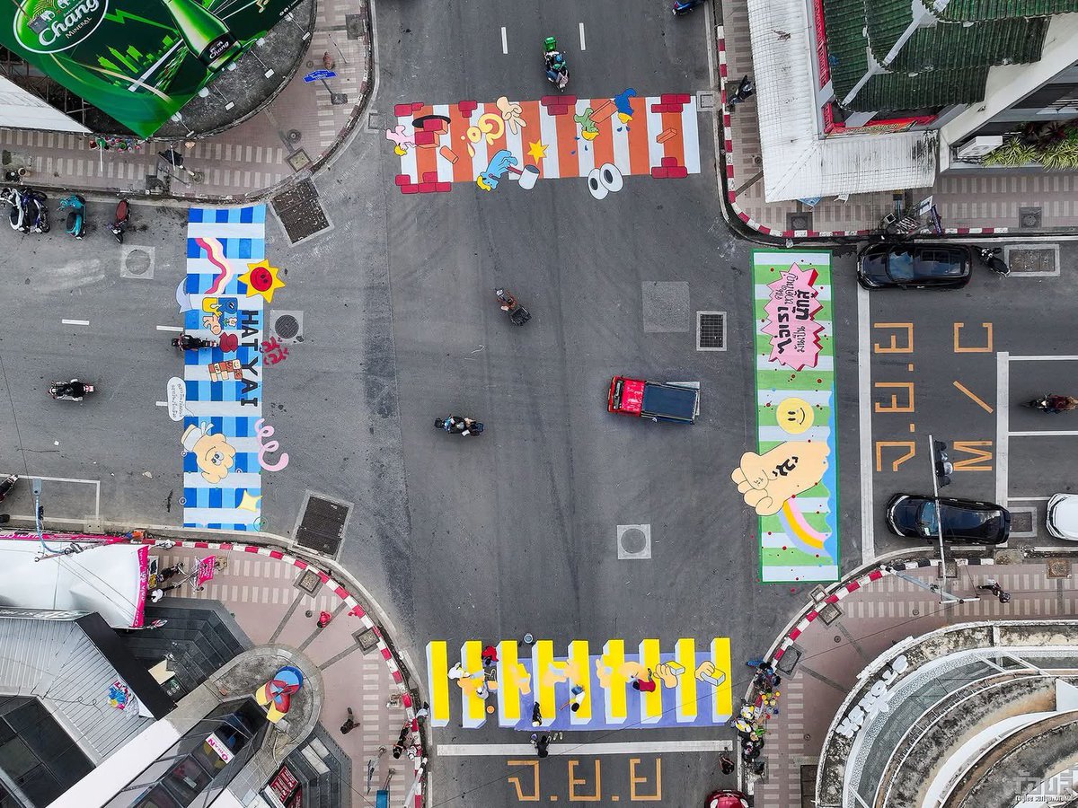 Skyboyz15's tweet image. คืนความสดใสให้ “หาดใหญ่”
ทางม้าลายใหม่ ลายน่ารักๆ กลางเมือง
กว่า 33 จุด 10 โลเคชั่น ทั่วเมืองหาดใหญ่
📷 roylee
#หาดใหญ่ #ทางม้าลาย