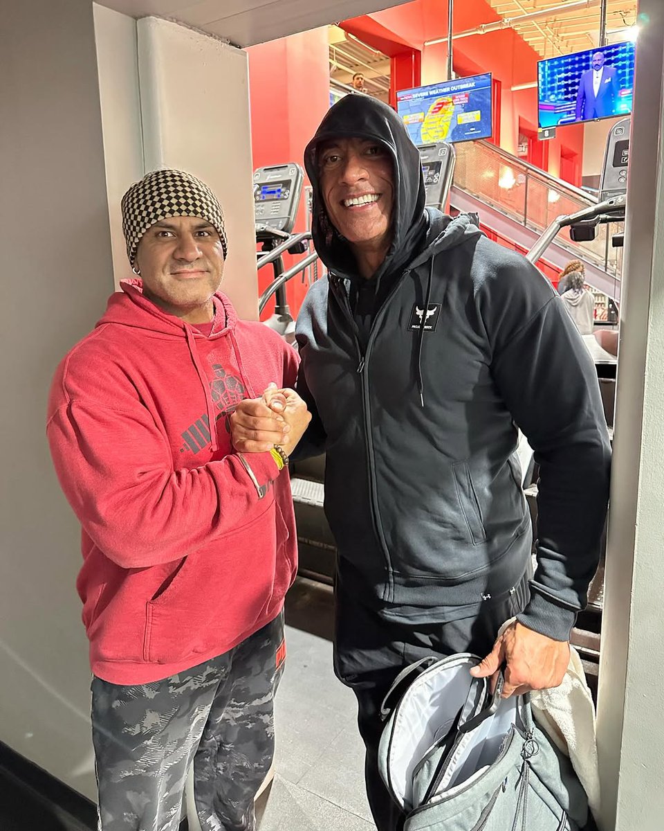 sheru_aangrish's tweet image. 🕉 BORNTODO
Biggest Hollywood Superstar and biggest fitness ICON @therock visited our gym today and  had amazing workout session

❗️ @ufcgymnorthbrunswick
❗️ @sheruclassicworld
❗️ @sheruclassic

He spoke very highly about our gym and @sheruclassic 🇮🇳

#BornToDo #SheruClassic